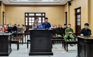 Vợ chồng Trương Đình Nhạt tại phiên tòa