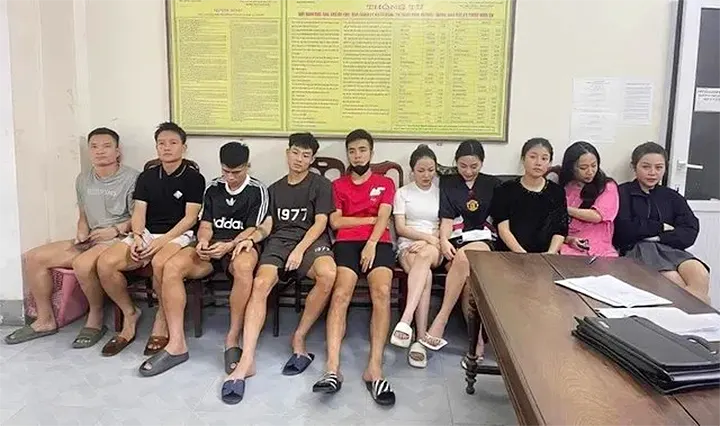 Bắt 5 cầu thủ CLB Hà Tĩnh "bay lắc" cùng 5 cô gái trong khách sạn