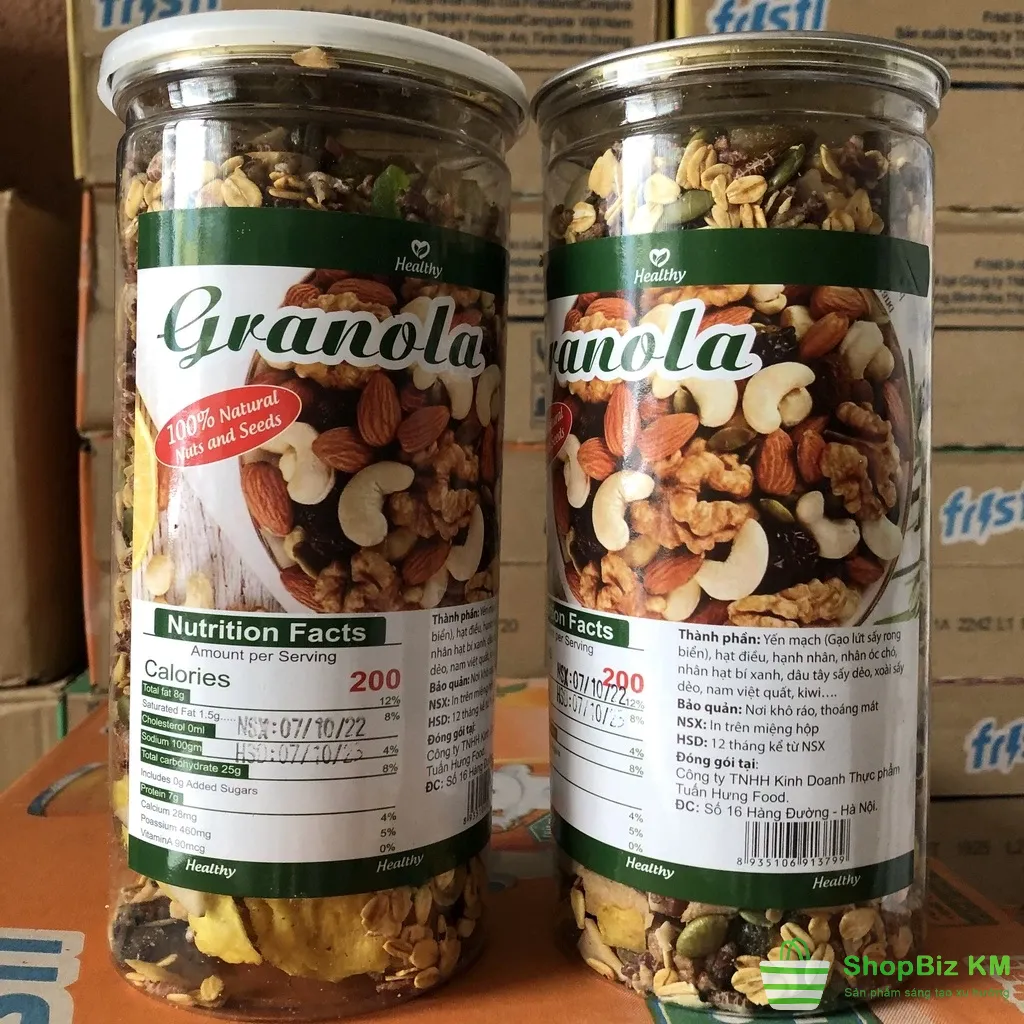 Granola của chúng tôi là sự kết hợp tuyệt vời của 12 loại hạt và trái cây sấy tự nhiên